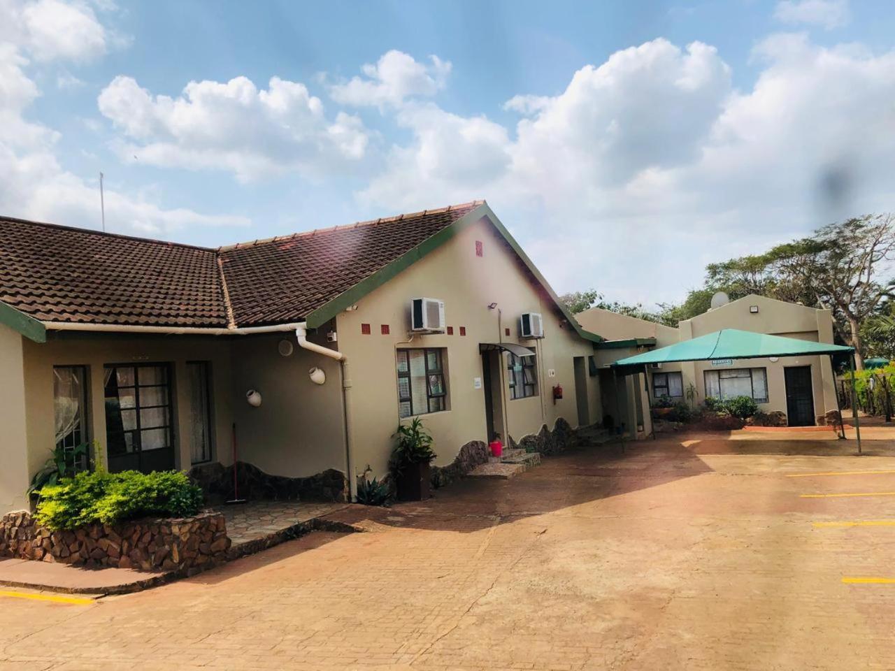 Hluzu Guest House Hluhluwe Bagian luar foto